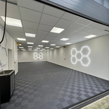 Učitajte sliku u preglednik galerije, Hexagon LED rasvjeta – set od 10 elemenata