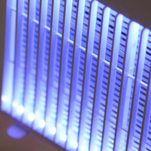 Učitajte sliku u preglednik galerije, Premium UV lampa protiv komaraca – punjiva, tiha i prijenosna
