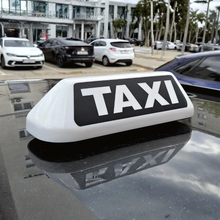 Učitajte sliku u preglednik galerije, Krovna TAXI LED tabla s magnetom i priključkom za upaljač
